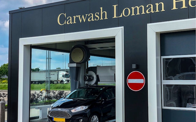 Stralend schone auto bij Carwash Loman in Heteren!